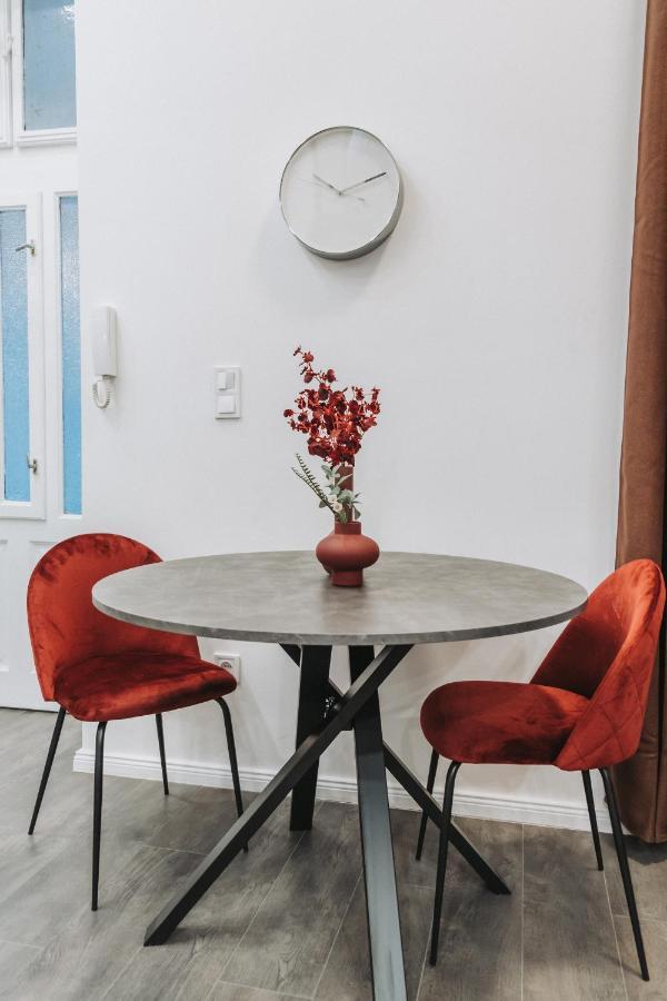 D84- Boutique Apartments, Best Location, By Bqa Budapest Luaran gambar