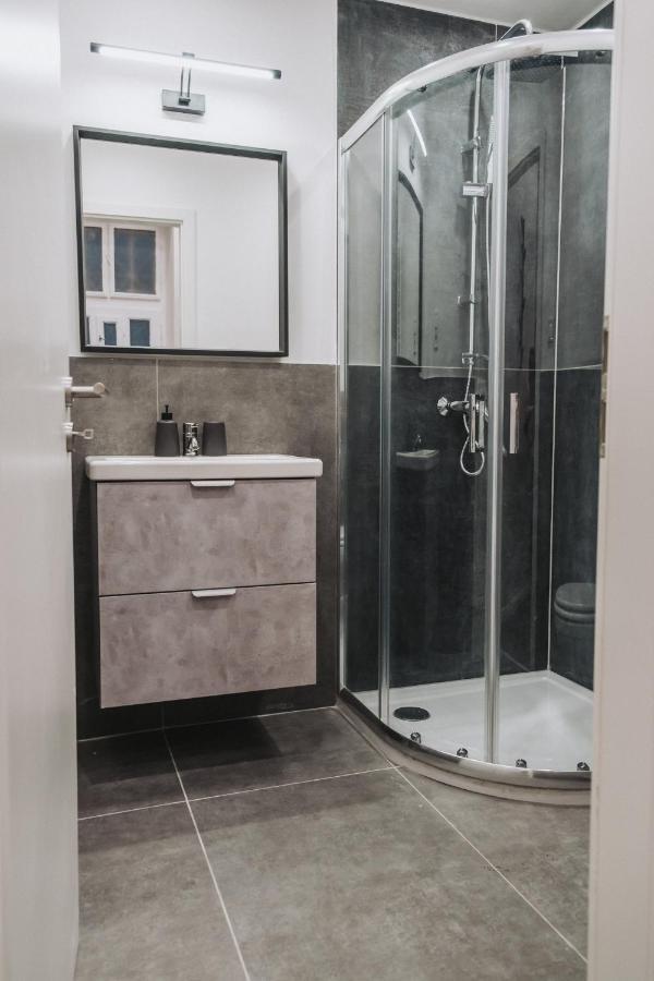 D84- Boutique Apartments, Best Location, By Bqa Budapest Luaran gambar